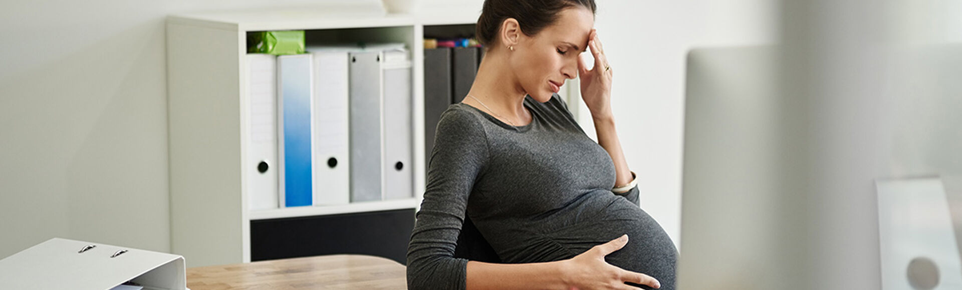 Estoy embarazada y me siento muy cansada ¿Qué puedo hacer?  | Más Abrazos by Huggies